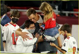 Gisele gushed about her husband's parenting skills in a 2020 father's day post on instagram. Tom Brady S 3 Kids Celebrate Super Bowl 2021 Win With Him See Photos Photo 4523217 2021 Super Bowl Benjamin Brady Celebrity Babies Gisele Bundchen John Moynahan Super Bowl Tom Brady Vivian Brady Pictures Just Jared