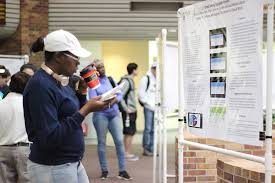 Students and faculty show off research at undergraduate forum