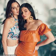 See full list on biography.com Kylie And Kendall Jenner Make The Odd Move Of Crediting Their Retouch Expert Daily Mail Online