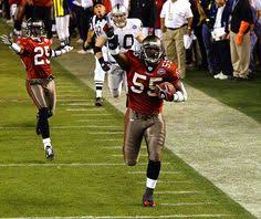 Derrick Brooks Returns Interception For A Touchdown During Superbowl 37 Tampa Bay Buccaneers Football Buccaneers Tampa Bay Buccaneers