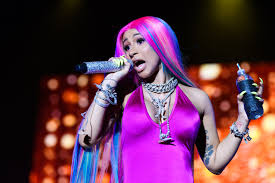 Cardi b's makeup artist erika la pearl recreated the rapper's iconic 2019 grammys makeup look and dished on the. Cardi B Posts No Makeup Photo On Instagram Allure