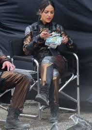 We chat with eiza gonzález about her character and the huge monsters in godzilla vs kong. Eiza Gonzalez On The Set Of Godzilla Vs Kong 05 Gotceleb