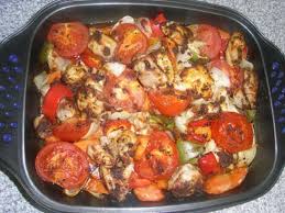 O sa gasiti aici retete sanatoase, cu un aport caloric scazut si de cele mai multe ori foarte usor de preparat. Reteta Pulpe De Pui Dezosate Cu Legume La Cuptor