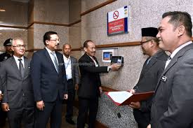 Ismail mulakan tugas hari pertama sebagai ksn ♬ astro awani download mp3. With New Chief Secretary Let S Make A Difference