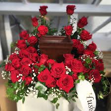 Cremation urns of vermont 37 cain street proctor, vt 05765 questions? Evans Red Rose Funeral Cremation Wreath In Peabody Ma Evans Flowers