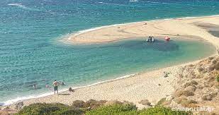 Το ξενοδοχείο eolos είναι μια μικρή, οικογενειακή επιχείρηση στο κέντρο της καρύστου μόλις 8m απόσταση απο την θάλασσα. Paralia Megalh Ammos Marmarioy Eviaportal Gr