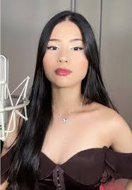 Amanda Sia's Instagram, Twitter & Facebook