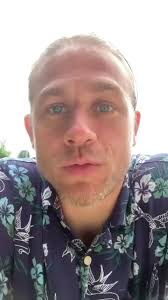 🎥| Vídeo de alguns meses atrás do Charlie fazendo um agradecimento pelo  empenho e dedicação dos professores da escola Tighes Hill School em uma  educação mais divertida e dinâmico. Ele ainda menciona ...