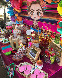 So In Love With This Table Mexicandesserttable Fridacookies Conchacookies Mexicancandy Mexican Party Theme Mexican Birthday Parties Mexican Party