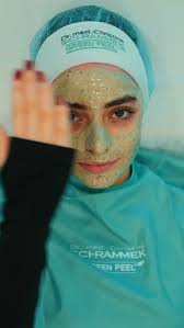 جرين بيل من شراميك… خطوة واحدة وتلاقي بشرتك تقول: don’t you wish your skin  was smooth like me?, ., احجزي موعدك لجلسة الجرين بيل مع مركز قطينة الطبي  @qmckuwait, ., مع اخصائية البشرة سارة @glowbysarah95