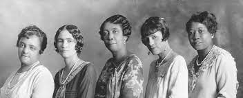 Etsy has numerous style pieces that include black and white photographic images and bespoke oil paintings. 1920s Hairstyles History Long Hair To Bobbed Hair