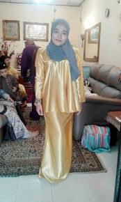 Tekstur kain ini kasar, sangat tebal dan tidak mudah kusut serta memiliki ciri khas yang unik. Buy Baju Kebaya Satin Cheap Online