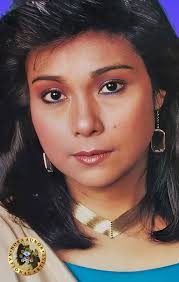 Best dressed and most photographed celebrity in the 70s. Nora Aunor  National Artist Ang mga nanay na may babaing anak noon, ginagaya ang mga  damit ni Nora at ipinapasuot sa mga anak