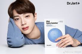 Susul Member Lain, Lai Guan Lin dan Hwang Minhyun Wanna One Bintangi Iklan  Kosmetik