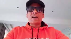 Der sänger xavier naidoo, der in seinen liedern kritische inhalte zum ausdruck bringt, ist mittlerweile einer der politisch und medial am meisten verfolgten künstler deutschlands. Xavier Naidoo Rtl Zieht Konsequenzen Und Wirft Naidoo Aus Dsds Jury Meinung
