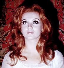 Sometimes....less is more. I'm talking makeup here. No cat's eye look, no  pitch fork long eyelashes or heavy eyeliner, no plumped up, super glossy  lips. Just natural. And, well, sometimes less is