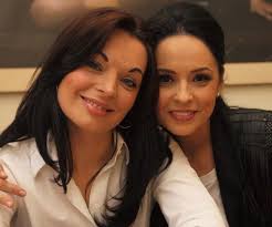 Cu reface sau fără, prezentatoarea are darul de a strânge oamenii laolaltă. Pro Tv Andreea Marin Are O SorÄƒ La Fel De FrumoasÄƒ Ca Ea Cine Este È™i Cu Ce Se OcupÄƒ Aceasta