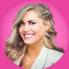 Debbie Mackie's Instagram, Twitter & Facebook