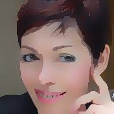 Roslyn Everett's Instagram, Twitter & Facebook