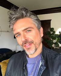 One more week till the new year! Had to document the post impeachment glow  ✨. I'd tag him but he doesn't even go here.. or to Twitter, Facebook,  Spotify, google, or Grindr