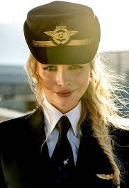 مربعات صعيدي كل شي فى الدنيا لازم يتكشف ويبان عشت حياتى كلها بين عفاريت بنى  الانسان ضيعت عمرى لكنى عرفت مين الساحر والفتان أصبحت حزين والقلب مولع نار  وبركاااااااااان يقلمى الشاعر البدرى