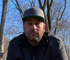 Ric Chavez's Instagram, Twitter & Facebook