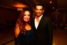 قصاد عيني, وبينا معاد لو احنا بعاد اكيد راجع ولو بيني وبينه (.). Ø¹Ù…Ø±Ùˆ Ø³Ø¹Ø¯ ÙŠÙ†ÙØµÙ„ Ø¹Ù† Ø²ÙˆØ¬ØªÙ‡ Ø±Ø³Ù…ÙŠØ§ Ø¨Ø¹Ø¯ Ø²ÙˆØ§Ø¬ Ø¯Ø§Ù… Ù„Ù€ 11 Ø¹Ø§Ù…Ø§ Ù…Ø¬Ù„Ø© Ø³ÙŠØ¯ØªÙŠ