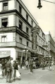 La Esquina De Bolivar Y Madero En Los Maravillosos Anos Veintes Historia De Mexico Ciudad De Mexico Fotografia Antigua