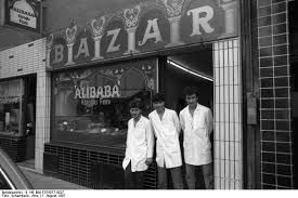 Das erste größere kontingent von 1.389 saisonarbeitern 100.000 zivilarbeiter und 600.000 nach deutschland transportierte italienische kriegsgefangene werden zu zwangsarbeitern. Die Anwerbung Turkischer Arbeitnehmer Und Ihre Folgen Bpb