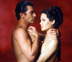 Yönetmenliğini michael cristofer'ın üstlendiği filmin başrollerinde antonio banderas, angelina jolie, thomas jane. Angelina Jolie Original Sin Promoshoot Famousfix Com Post