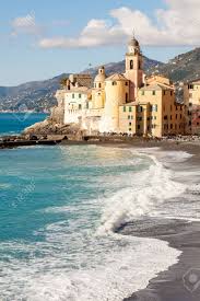 Am strand relaxen, wandern entlang der küste, durch altstädte bummeln bucht einen urlaub nach ligurien & entdeckt eine region voller schönheit. Kirche Am Strand In Camogli In Der Nahe Von Genua Italien Lizenzfreie Fotos Bilder Und Stock Fotografie Image 52189598