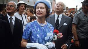 Britain's queen elizabeth ii with us president joe biden and his wife jill biden during a reception with g7 leaders at the eden project in cornwall, england, june 11, 2021. Die Queen In Deutschland Stern De