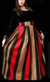 Traditional Dress On Mercari Yemeni Clothes Traditional Dresses Traditional Outfits