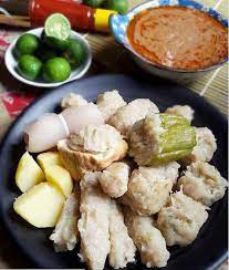 Siomay Benteng Makanan Kulit Babi Kacang