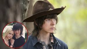 He joined shane with lori to travel to atlanta, for the refugee camp. The Walking Dead Conoce A La Novia De Carl Grimes
