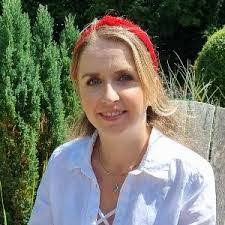 Sarah Stelling's Instagram, Twitter & Facebook