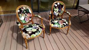 Photocopier la silhouette de la reine en l'agrandissant et découper les contours au cutter en étant le plus précis possible. Quel Tissu Tapisser Pour Refaire Un Fauteuil Tissushop