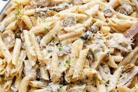 El pollo con champiñones es muy común en diferentes regiones. Receta De Cremosa Pasta Con Pollo Champinones Y Parmesano Cocina Y Vino
