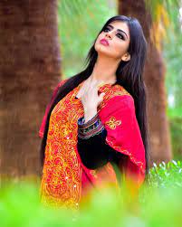 ه ناك مشاعر غير قابلة للبوح تبقى صامته داخلنا رغم صدقها نيرمين محسن نرمين محسن تصوير صديقي alsami1 arabian beauty wonder woman women