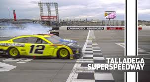 Nascar 2005 chase for the cup microsoft xbox 2004. Blaney Over Stenhouse In Wreck Filled Photo Finish Nascar En Espanol