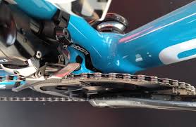 Une chaîne utilisée sur un cycle est appelée à rouleaux. Entretenir Sa Chaine De Velo Comme Un Pro Velotech Fr