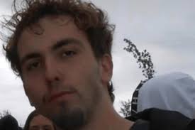 Ispod tapeta pronašao poruku bivše stanarke iz 1975. pa krenuo u potragu za  njom