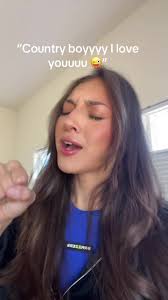 I wonder what that girl is singing about these days🤔#bellarollandx