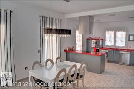 Las cortinas son un detalle muy importante en la decoración de los dormitorios, la cocina o la sala de estar. Estores Y Cortinas Cocina Para Conseguir La Decoracion Que Buscas Blog Manzanodecora Cortinas Manzanodecora