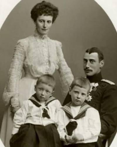 Royal style in the 1900s 👑 I've been covering the style of the royals in the first decade of the 1900s this week and have talked about their romanticism, their opulence, and