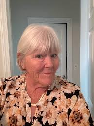 What hairstyle suits thinning hair for a 78-year-old woman?