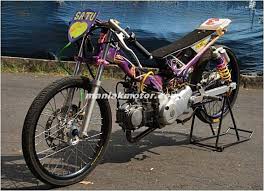 Namun sayangnya, banyak orang yang menilai jika bodi motor ini terlalu bongsor, terutama pada bagian ekor yang terlalu lebar. Zona Drag Bike Modifikasi Honda Karisma 125 Drag Bike Facebook