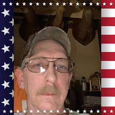 What is the information about the group of men that make toys from wood for  kids in Hendersonville, NC?