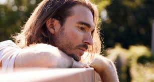 Tom The Lion Amber: A Sonic Journey into Nostalgia and New Beginnings —  Neon Music