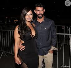 Jun 11, 2021 · segundo fontes da coluna leo dias, o clima da dança dos famosos não está do melhores. Viviane Araujo Idealiza Vestido Para Casamento Com Radames Em 2017 Tradicional Purepeople